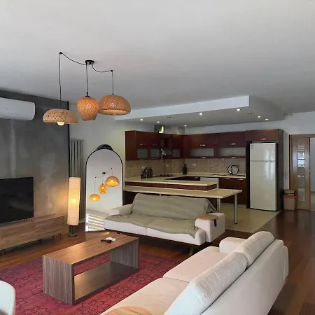Spacious 3br Gem, Elevator, Cozy Area Lejlighed *