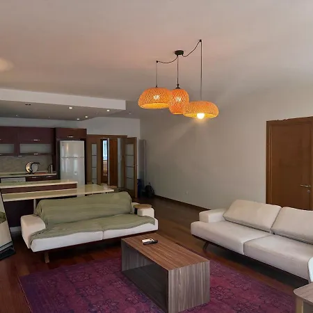 Spacious 3br Gem, Elevator, Cozy Area