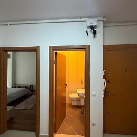 Lejlighed Spacious 3br Gem, Elevator, Cozy Area