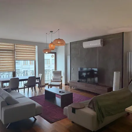 Lejlighed Spacious 3br Gem, Elevator, Cozy Area