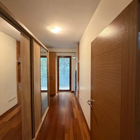 Spacious 3br Gem, Elevator, Cozy Area