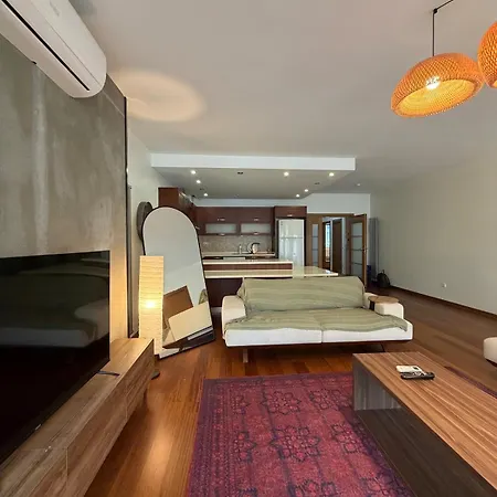 Lejlighed Spacious 3br Gem, Elevator, Cozy Area