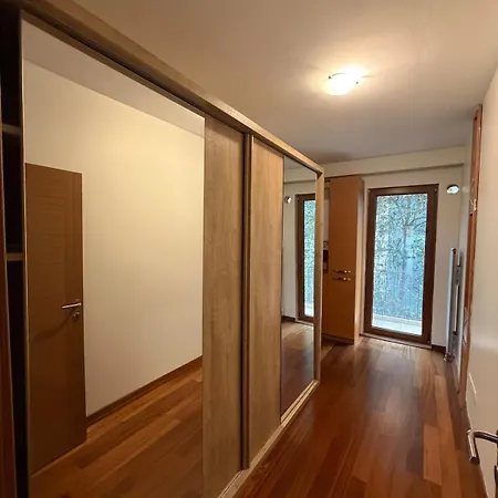 Spacious 3br Gem, Elevator, Cozy Area *